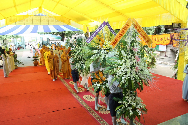 Chùm ảnh: Các đoàn viếng tang lễ HT. Thích Minh Châu - Sáng 07/09/2012