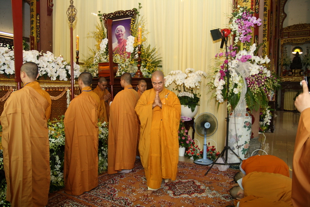 Chùm ảnh: Các đoàn viếng tang lễ HT. Thích Minh Châu - Sáng 07/09/2012