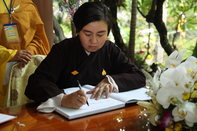 Chùm ảnh: Các đoàn viếng tang lễ HT. Thích Minh Châu - Sáng 07/09/2012