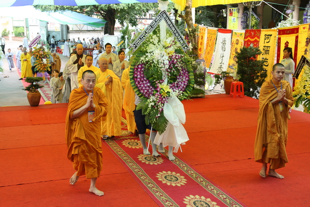 Chùm ảnh: Các đoàn viếng tang lễ HT. Thích Minh Châu - Sáng 07/09/2012
