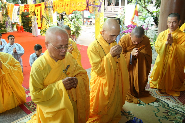 Chùm ảnh: Các đoàn viếng tang lễ HT. Thích Minh Châu - Sáng 07/09/2012