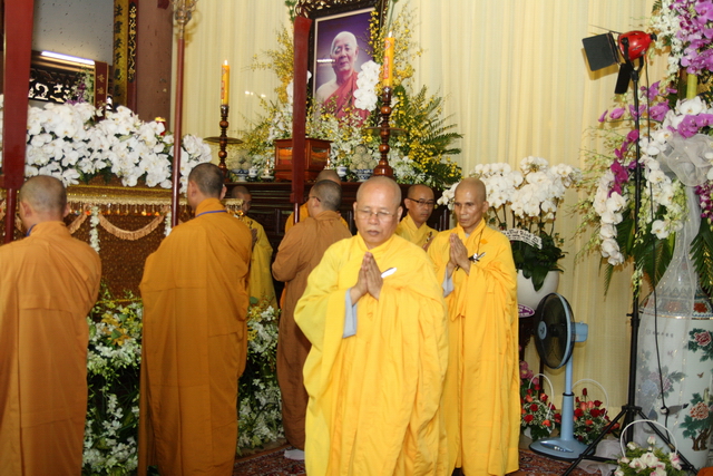 Chùm ảnh: Các đoàn viếng tang lễ HT. Thích Minh Châu - Sáng 07/09/2012