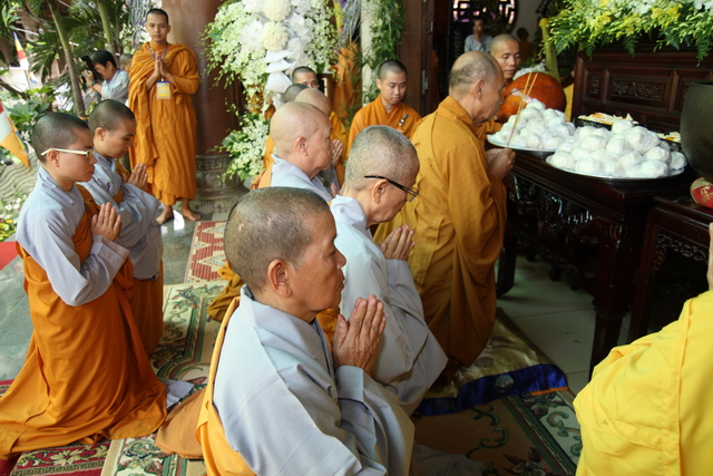 Chùm ảnh: Các đoàn viếng tang lễ HT. Thích Minh Châu - Sáng 07/09/2012