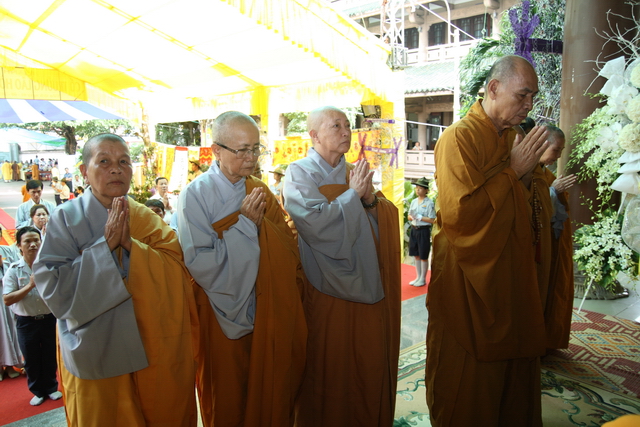 Chùm ảnh: Các đoàn viếng tang lễ HT. Thích Minh Châu - Sáng 07/09/2012