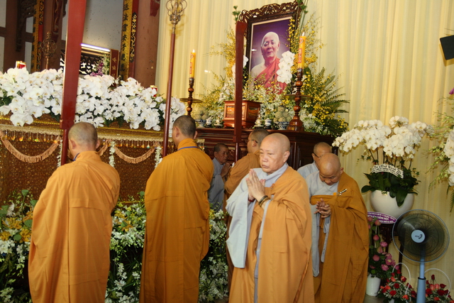 Chùm ảnh: Các đoàn viếng tang lễ HT. Thích Minh Châu - Sáng 07/09/2012