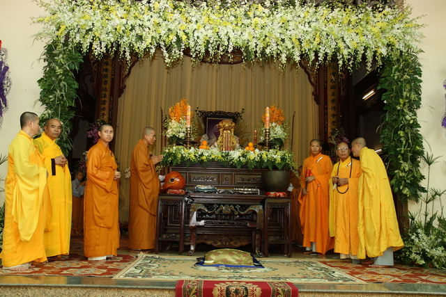 Chùm ảnh: Các đoàn viếng tang lễ HT. Thích Minh Châu - Sáng 07/09/2012