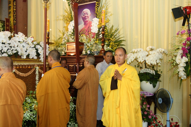 Chùm ảnh: Các đoàn viếng tang lễ HT. Thích Minh Châu - Sáng 07/09/2012