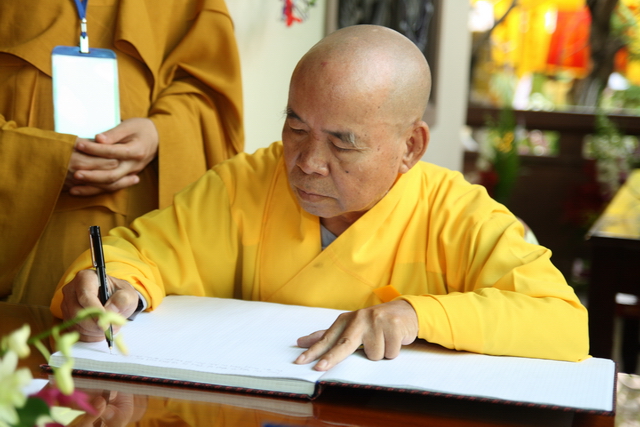 Chùm ảnh: Các đoàn viếng tang lễ HT. Thích Minh Châu - Sáng 07/09/2012