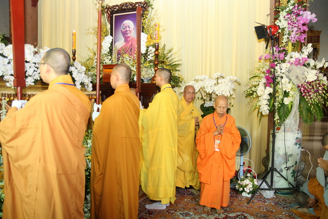 Chùm ảnh: Các đoàn viếng tang lễ HT. Thích Minh Châu - Sáng 07/09/2012