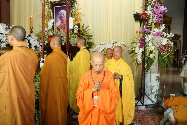 Chùm ảnh: Các đoàn viếng tang lễ HT. Thích Minh Châu - Sáng 07/09/2012