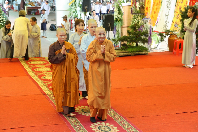 Chùm ảnh: Các đoàn viếng tang lễ HT. Thích Minh Châu - Sáng 07/09/2012