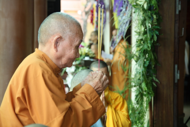 Chùm ảnh: Các đoàn viếng tang lễ HT. Thích Minh Châu - Sáng 07/09/2012