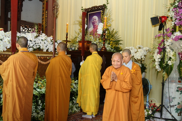 Chùm ảnh: Các đoàn viếng tang lễ HT. Thích Minh Châu - Sáng 07/09/2012