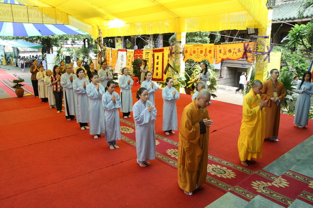 Chùm ảnh: Các đoàn viếng tang lễ HT. Thích Minh Châu - Sáng 07/09/2012