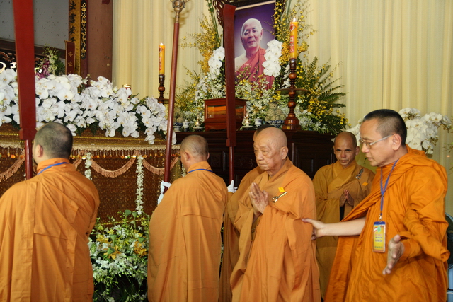 Chùm ảnh: Các đoàn viếng tang lễ HT. Thích Minh Châu - Sáng 07/09/2012