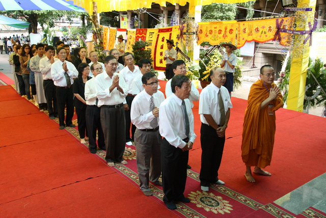 Chùm ảnh: Các đoàn viếng tang lễ HT. Thích Minh Châu - Sáng 07/09/2012