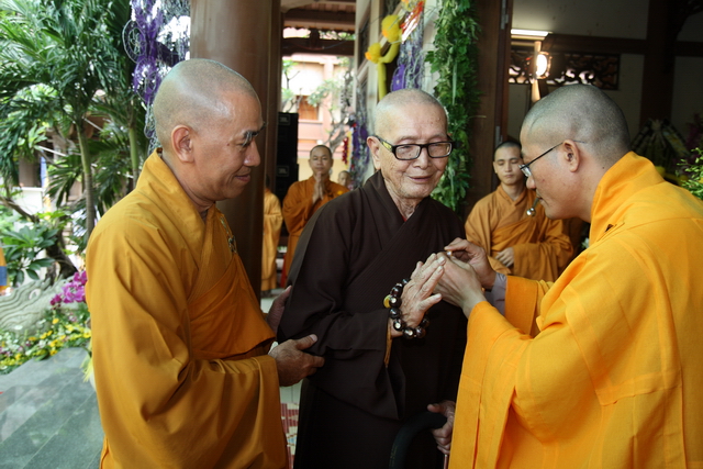 Chùm ảnh: Các đoàn viếng tang lễ HT. Thích Minh Châu - Sáng 07/09/2012