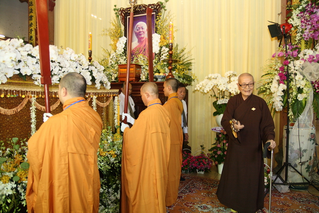 Chùm ảnh: Các đoàn viếng tang lễ HT. Thích Minh Châu - Sáng 07/09/2012