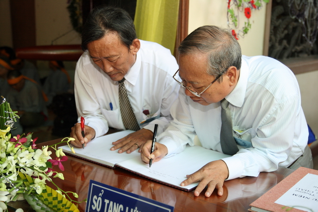 Chùm ảnh: Các đoàn viếng tang lễ HT. Thích Minh Châu - Sáng 07/09/2012