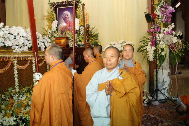 Chùm ảnh: Các đoàn viếng tang lễ HT. Thích Minh Châu - Sáng 07/09/2012
