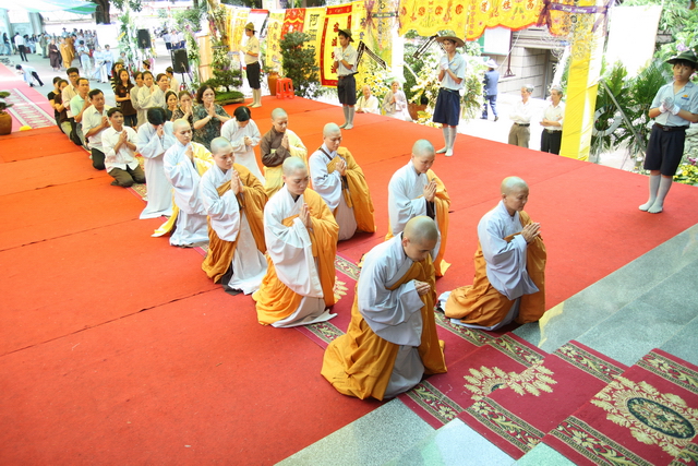 Chùm ảnh: Các đoàn viếng tang lễ HT. Thích Minh Châu - Sáng 07/09/2012