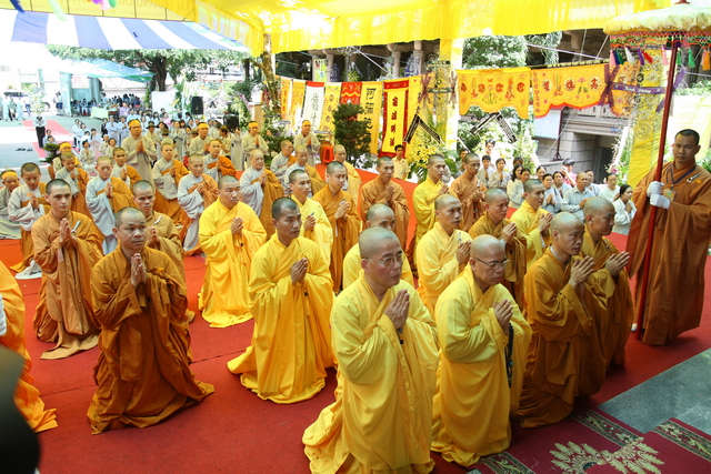 Chùm ảnh: Các đoàn viếng tang lễ HT. Thích Minh Châu - Sáng 07/09/2012