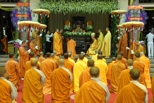 Chùm ảnh: Các đoàn viếng tang lễ HT. Thích Minh Châu - Sáng 07/09/2012