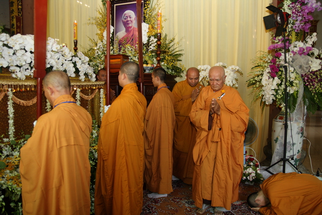 Chùm ảnh: Các đoàn viếng tang lễ HT. Thích Minh Châu - Sáng 07/09/2012