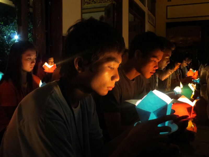 Khóa tu Thiện Tài Đồng Tử III: trầm lắng và cảm động đêm thắp nến tri ân