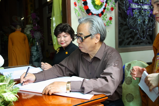 Chùm ảnh: Các đoàn viếng tang lễ HT. Thích Minh Châu - Chiều 07/09/2012 - Phần 1