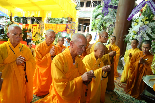 Chùm ảnh: Các đoàn viếng tang lễ HT. Thích Minh Châu - Chiều 07/09/2012 - Phần 1