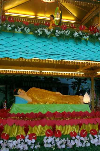 Chùm ảnh: Rực rỡ xe hoa Phật đản PL 2556 tại TP. HCM