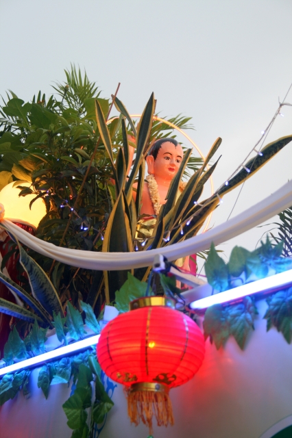 Chùm ảnh: Rực rỡ xe hoa Phật đản PL 2556 tại TP. HCM