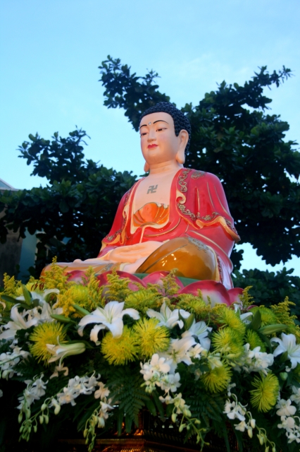 Chùm ảnh: Rực rỡ xe hoa Phật đản PL 2556 tại TP. HCM