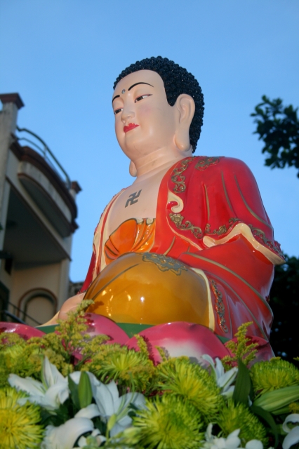 Chùm ảnh: Rực rỡ xe hoa Phật đản PL 2556 tại TP. HCM