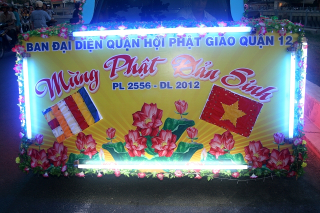 Chùm ảnh: Rực rỡ xe hoa Phật đản PL 2556 tại TP. HCM