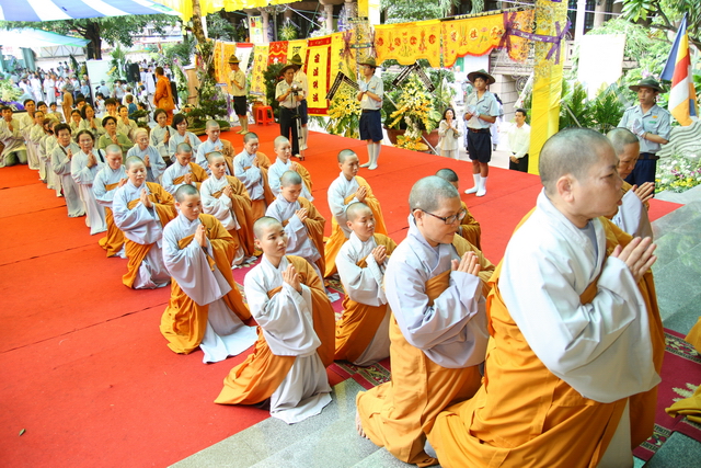 Chùm ảnh: Các đoàn viếng tang lễ HT. Thích Minh Châu - Chiều 07/09/2012 - Phần 1