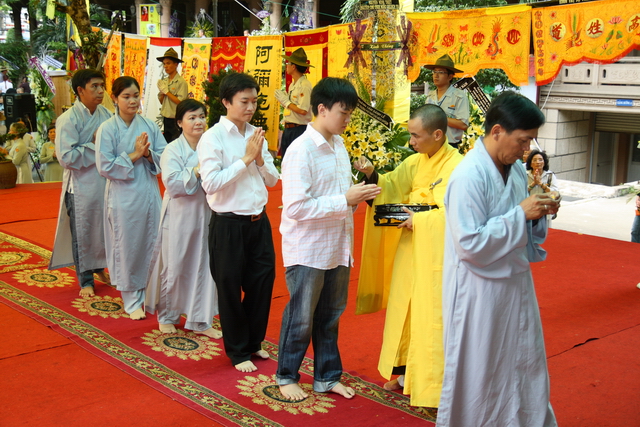 Chùm ảnh: Các đoàn viếng tang lễ HT. Thích Minh Châu - Chiều 07/09/2012 - Phần 1