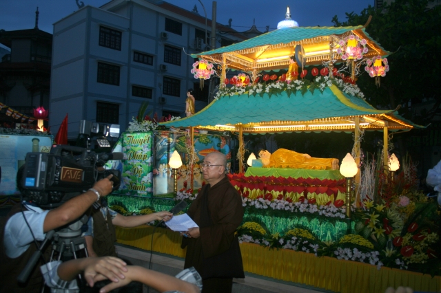 Chùm ảnh: Rực rỡ xe hoa Phật đản PL 2556 tại TP. HCM