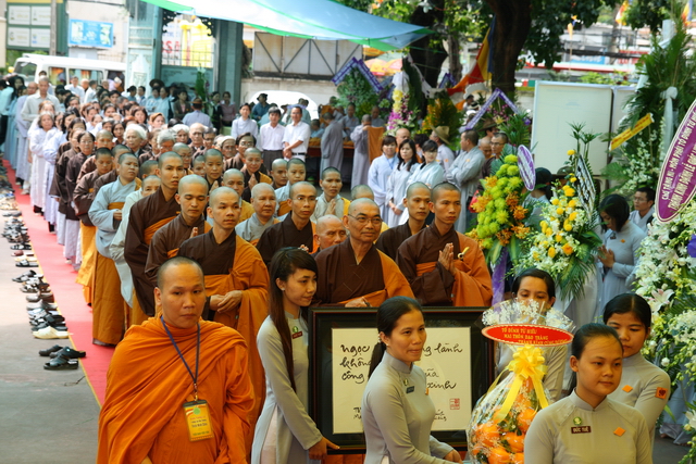 Chùm ảnh: Các đoàn viếng tang lễ HT. Thích Minh Châu - Chiều 07/09/2012 - Phần 1