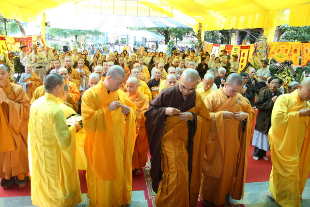 Chùm ảnh: Các đoàn viếng tang lễ HT. Thích Minh Châu - Chiều 07/09/2012 - Phần 1