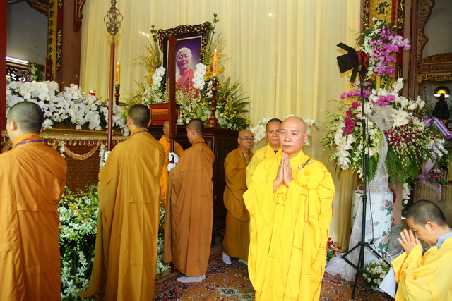 Chùm ảnh: Các đoàn viếng tang lễ HT. Thích Minh Châu - Chiều 07/09/2012 - Phần 1