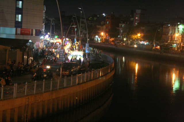 Chùm ảnh diễu hành xe hoa Phật đản: Phật đi vào đời