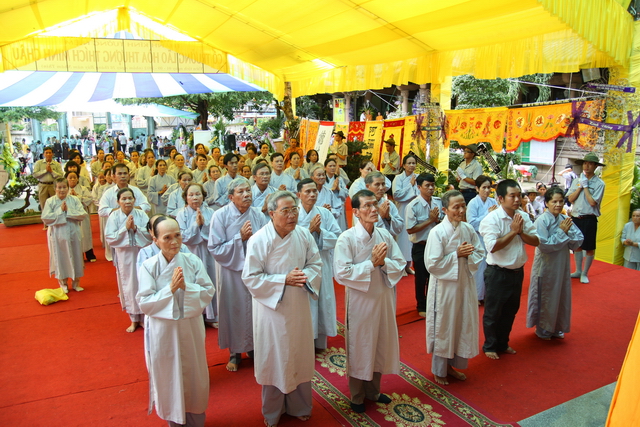 Chùm ảnh: Các đoàn viếng tang lễ HT. Thích Minh Châu - Chiều 07/09/2012 - Phần 1