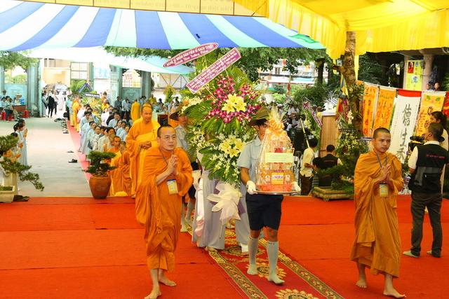 Chùm ảnh: Các đoàn viếng tang lễ HT. Thích Minh Châu - Chiều 07/09/2012 - Phần 1