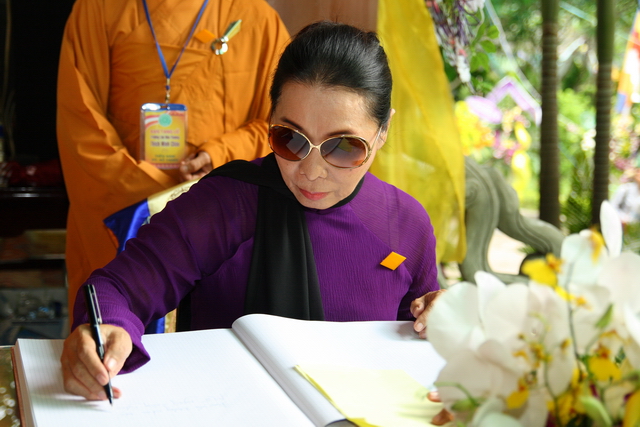 Chùm ảnh: Các đoàn viếng tang lễ HT. Thích Minh Châu - Chiều 07/09/2012 - Phần 1