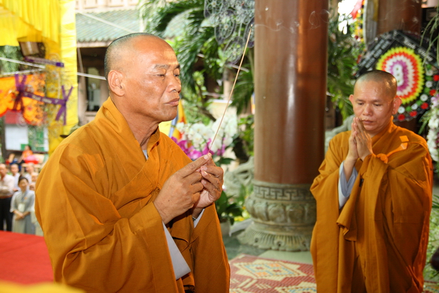 Chùm ảnh: Các đoàn viếng tang lễ HT. Thích Minh Châu - Chiều 07/09/2012 - Phần 1