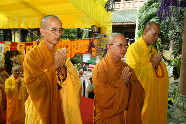 Chùm ảnh: Các đoàn viếng tang lễ HT. Thích Minh Châu - Chiều 07/09/2012 - Phần 2
