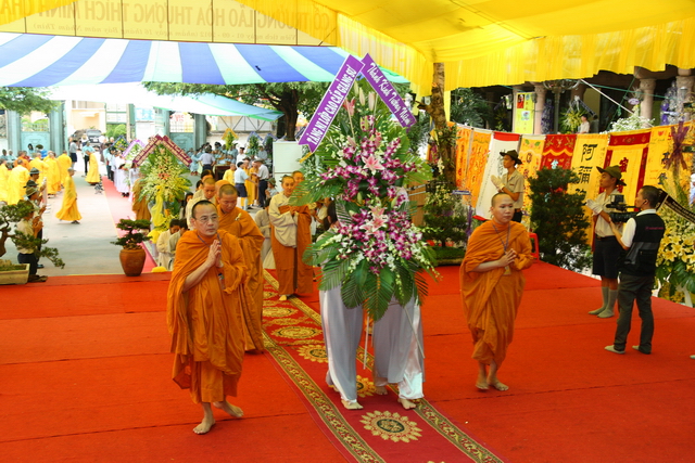 Chùm ảnh: Các đoàn viếng tang lễ HT. Thích Minh Châu - Chiều 07/09/2012 - Phần 2