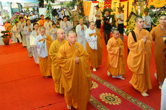 Chùm ảnh: Các đoàn viếng tang lễ HT. Thích Minh Châu - Chiều 07/09/2012 - Phần 2